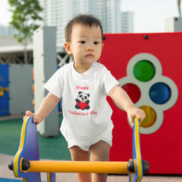 Camiseta Infantil Feliz Dia dos Namorados Panda Fofinho com Coração