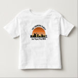Camiseta Infantil Férias Personalizadas Sunset em Las Vegas Strip<br><div class="desc">Legal costume do horizonte de Las Vegas em camisetas de criança ao pôr do sol para suas férias em família ou despedida de solteiro para a cidade das luzes. Gamble do nascer do sol ao pôr do sol nesta cidade e lembre-se disso com esta lembrança de keepsasasair.</div>