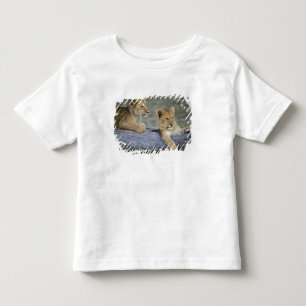 Camiseta Infantil Filhotes de Leão no Tronco