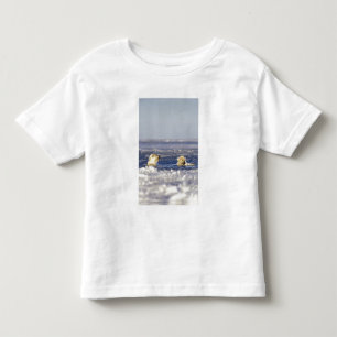 Camiseta Infantil Filhotes de urso polar brincando
