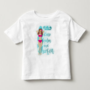 Camiseta Infantil Fique calma e surf com a garota morena