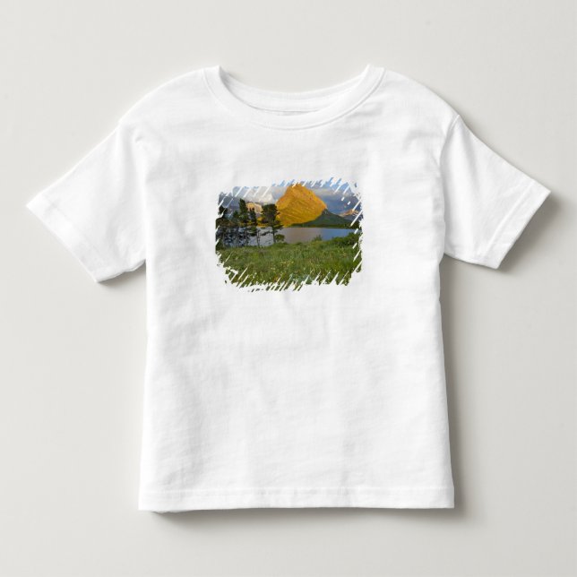 Camiseta Infantil Flores silvestres ao longo do Lago Swiftcurrent no (Frente)