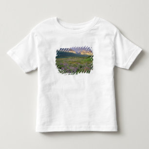 Camiseta Infantil Flores silvestres da pradaria ao longo do Lago She
