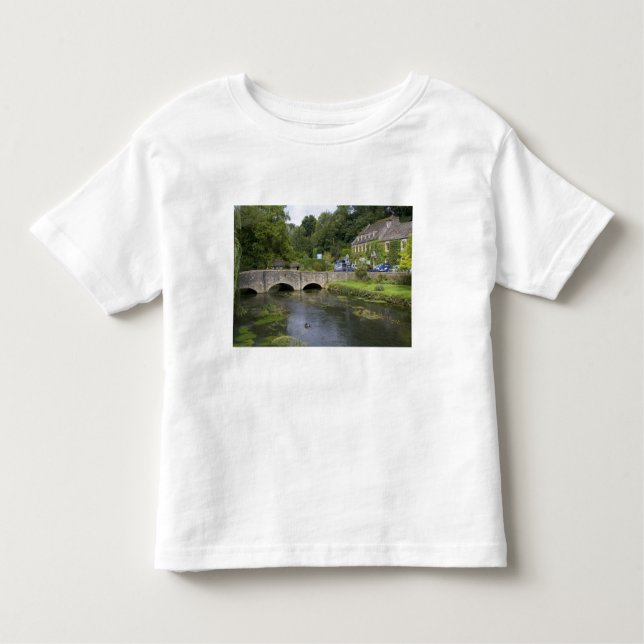 Camiseta Infantil Fluxo de trutas na aldeia de Bibury, (Frente)