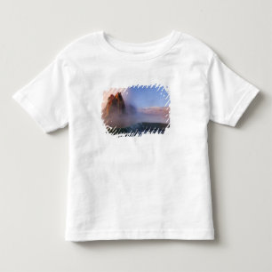 Camiseta Infantil Fly Geyser com Granite Range de cumes nevados