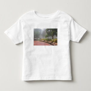Camiseta Infantil GA Savannah, Azaléias ao longo da calçada de tijol
