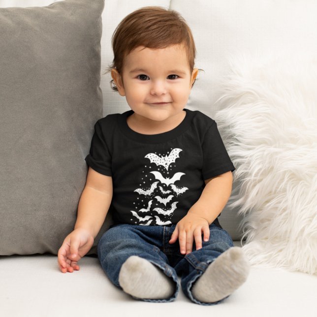 Camiseta Infantil Galáxias Brancas e Estrelas do Halloween Voando (Criador carregado)