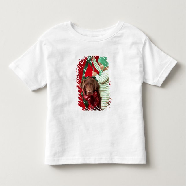 Camiseta Infantil Garotinho decorando um cachorro (Frente)