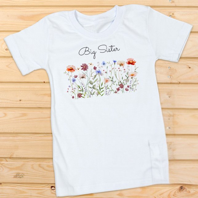 Camiseta Infantil Grande Irmã Aquarela Prado de Flores Silvestres Co (Flatlay)