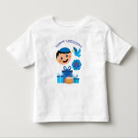 Camiseta Infantil 👶 Hanukkah, 1rua 🍩 Bebê - com pomba<br><div class="desc">O bebê tem 1rua Hanukkah. Design fantástico com presentes, rosquinha (Sufganiyah), Estrela de David e bebê feliz vestindo Yarmulke. Desejo-te um Hanukkah feliz!</div>
