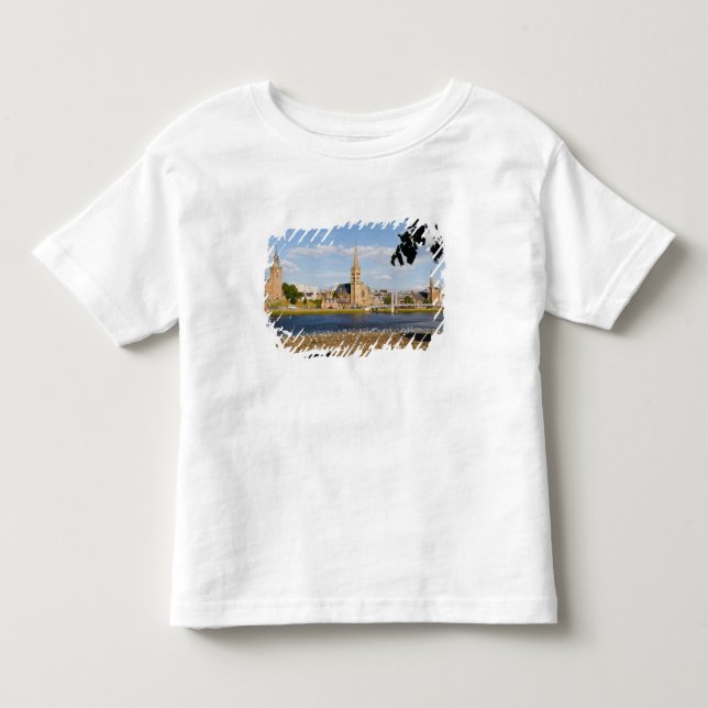 Camiseta Infantil Horizonte e rio da pitoresca cidade de Inverness (Frente)