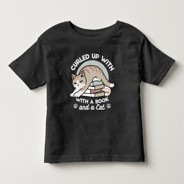 Camiseta Infantil Ilustração de Gato do Livro ao Longo - Enrolada e  (Frente)
