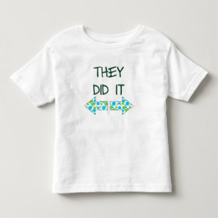 Camiseta Infantil Irmão ou Irmã "Fizeram-no"