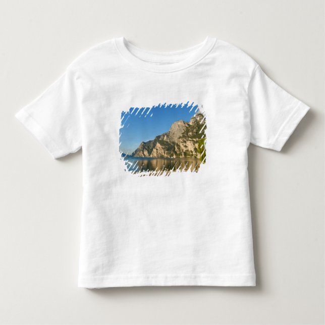 Camiseta Infantil Itália, Riva del Garda, Lago Garda, Monte (Frente)