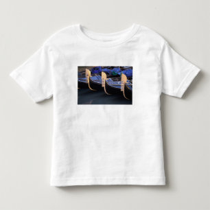 Camiseta Infantil Itália, Vêneto, Veneza. Fileira de Gôndolas.