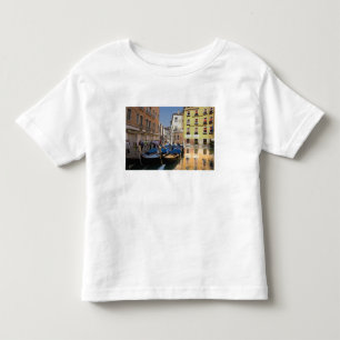 Camiseta Infantil Itália, Veneza, gôndolas ancoradas ao longo do can