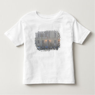 Camiseta Infantil Itália, Veneza. Uma fila de gondolas vista através