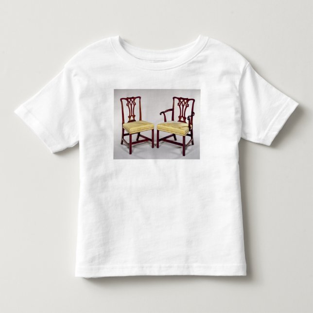 Camiseta Infantil Jantando cadeiras, com partes traseiras (Frente)