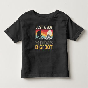 Camiseta Infantil Just A Boy Who Loves Bigfoot Sasquatch