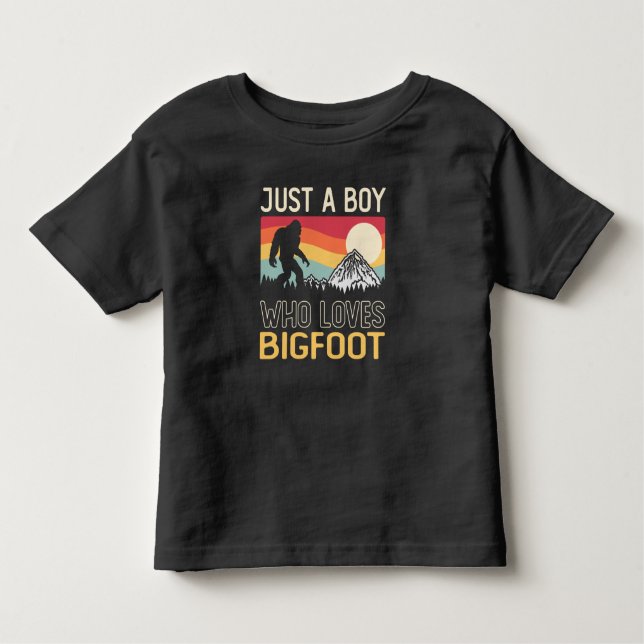 Camiseta Infantil Just A Boy Who Loves Bigfoot Sasquatch (Frente)