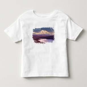 Camiseta Infantil Lago Wonder e Mt. Denali ao nascer do sol no