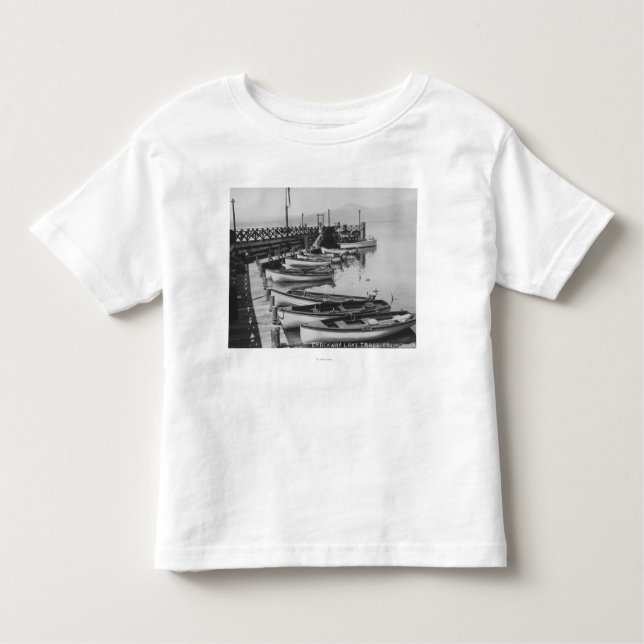 Camiseta Infantil Lake Tahoe, CA - barcos de madeira ao longo da (Frente)