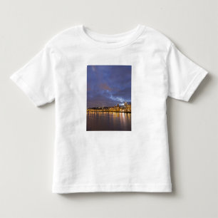 Camiseta Infantil Luzes da cidade refletidas no rio Willamette