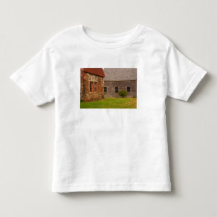 Camiseta Infantil Maine, Antigo edifício de pedra e celeiro de madei