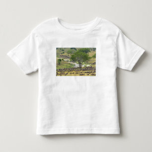 Camiseta Infantil Manada massiva de gnus durante a migração,