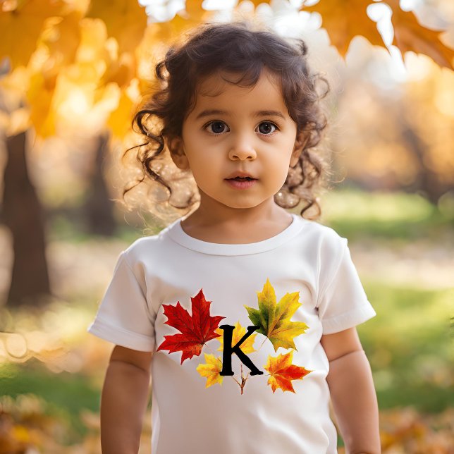 Camiseta Infantil maple folhas com a sua carta em negrito (Criador carregado)