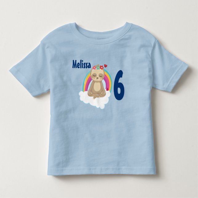 Camiseta Infantil Meditando Noivado de Cartoon Castanho Sloth Cute (Frente)