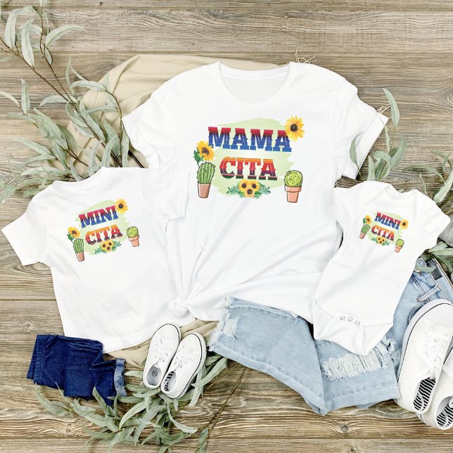 Camiseta Infantil Minicita, Mamãe e eu com cactus e girassóis (Criador carregado)