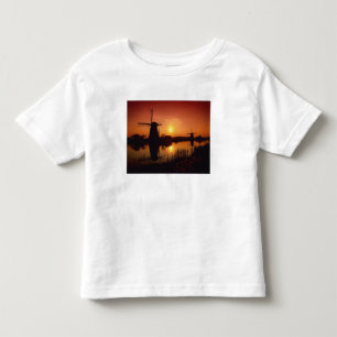 Camiseta Infantil Moinhos de vento ao pôr do sol, Kinderdijk, País
