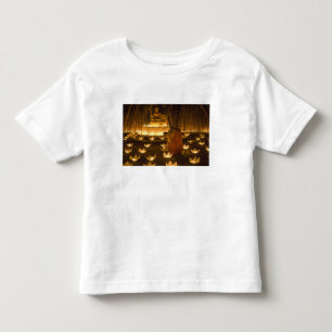 Camiseta Infantil monges acendendo velas e lanternas khom loy para
