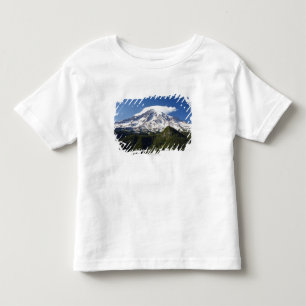 Camiseta Infantil Montanha tampada neve com céu azul & floresta