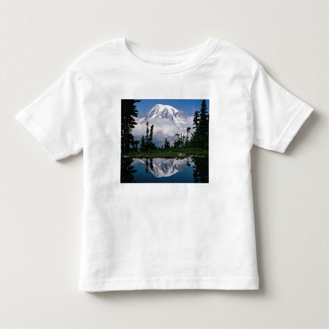 Camiseta Infantil Monte Rainier, relectado numa montanha (Frente)