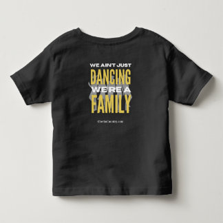 Camiseta Infantil "Não estamos apenas dançando, somos uma família" C