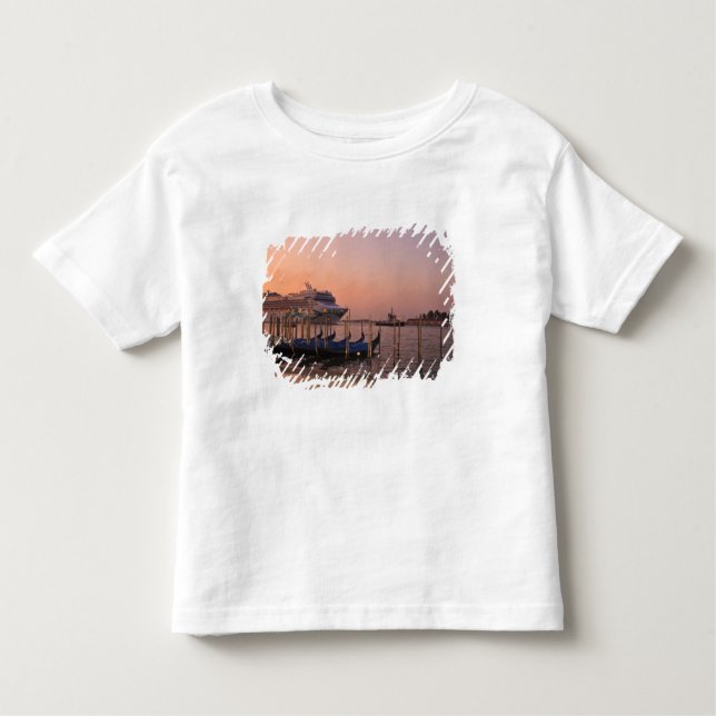 Camiseta Infantil Navio de cruzeiro e Gondolas, perto do Grande Cana (Frente)
