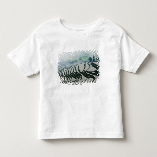 Camiseta Infantil Névoa da manhã acima dos campos do arroz (Frente)