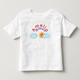 Camiseta Infantil Nome Fofo no Sol e Nuvem Brilhantes do Arco-íris