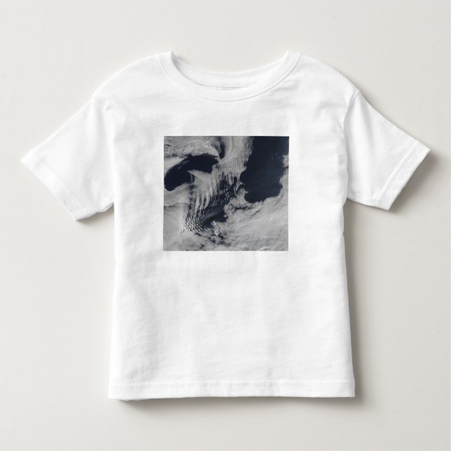 Camiseta Infantil Nuvens em forma de onda naval no sul da Índia (Frente)