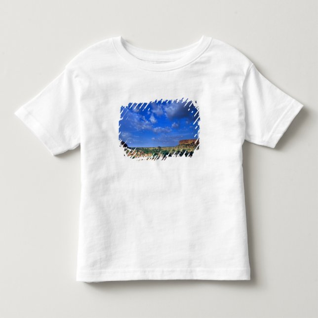 Camiseta Infantil Nuvens varrendo o céu sobre (Frente)