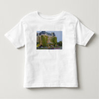 O Empress Hotel no porto interno em