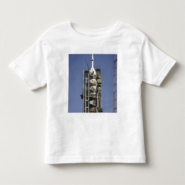 Camiseta Infantil O foguete Soyuz é erguido em posição (Frente)