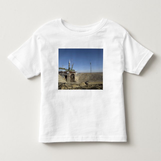 Camiseta Infantil O foguete Soyuz é erguido na posição 5 (Frente)