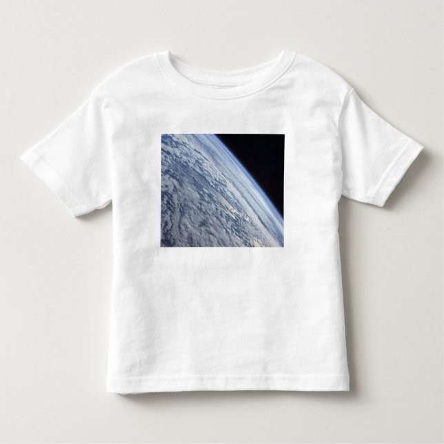 Camiseta Infantil O horizonte da Terra contra a escuridão do espaço (Frente)
