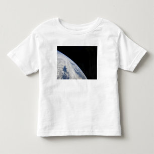 Camiseta Infantil O horizonte e a obscuridade da terra do espaço