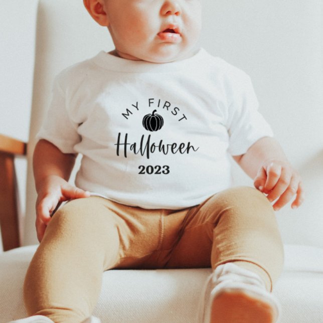Camiseta Infantil O Meu Primeiro Halloween 2023 (Criador carregado)