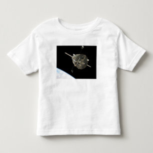 Camiseta Infantil O telescópio espacial de Hubble na órbita acima 