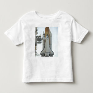 Camiseta Infantil O vaivém espacial Atlantis senta-se na plataforma